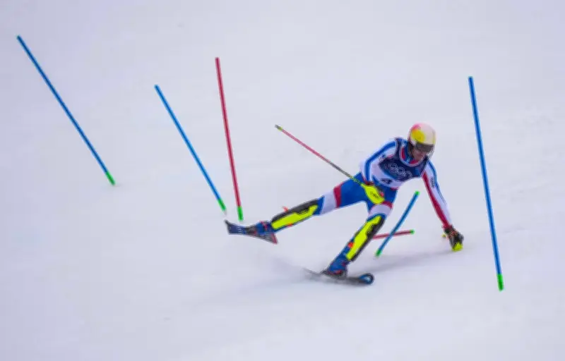 Hécatombe au slalom olympique de Bormio : plus de la moitié des skieurs éliminés