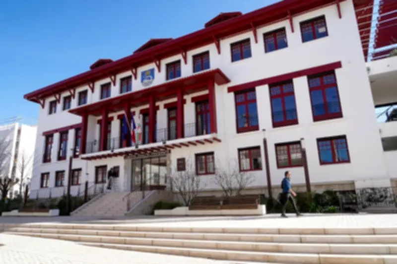 Hendaye adopte son budget 2026 avant les municipales malgré une dette record