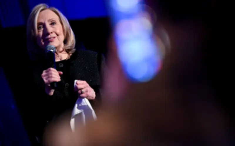 Hillary Clinton accuse l'administration Trump d'avoir étouffé le scandale Epstein