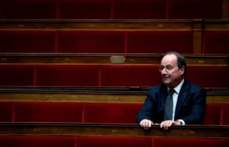 Hollande enterre toute alliance PS-LFI, qualifiant les Insoumis d'extrême gauche
