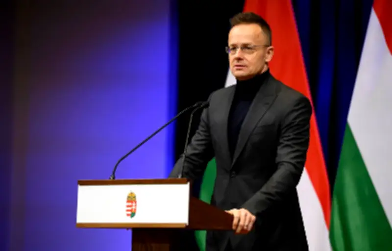 Hongrie bloque les sanctions UE contre la Russie, Kiev subit une attaque massive