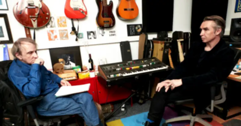 Houellebecq renaît en popstar : son album musical dépasse ses récents échecs littéraires