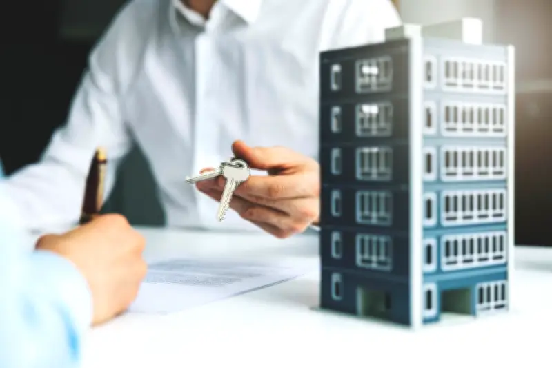 Immobilier français : conseils pour acheter malgré les taux élevés et le marché atone