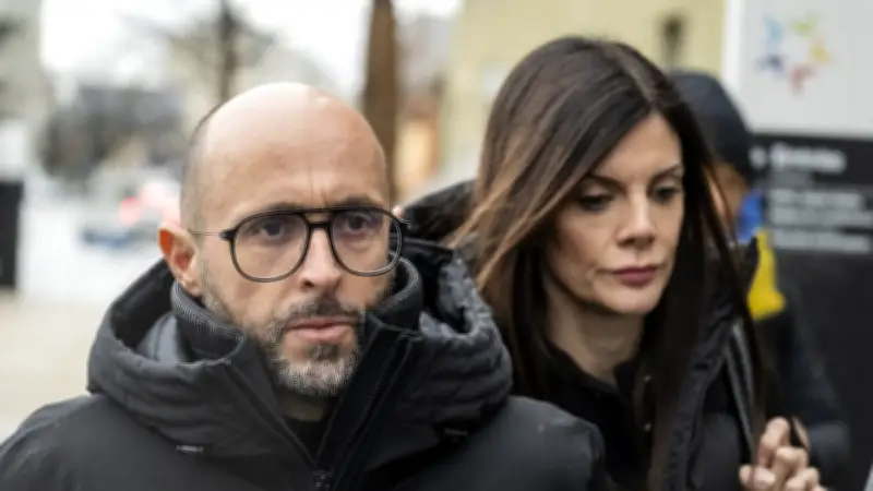 Incendie de Crans-Montana : le videur accuse la gérante d'avoir bloqué les issues de secours