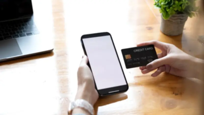 Infirmier vole 17 000 euros à une octogénaire décédée en maison de retraite