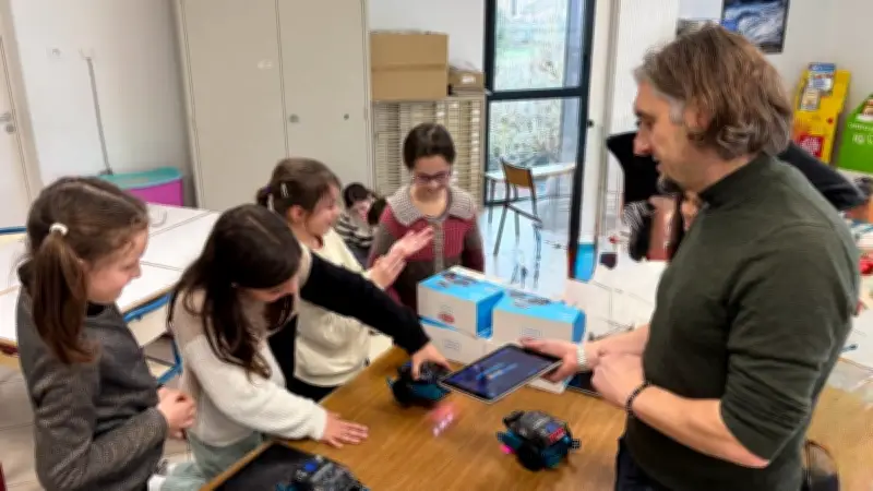 Initiation à la robotique pour les écoliers de Vabres-l'Abbaye en Aveyron