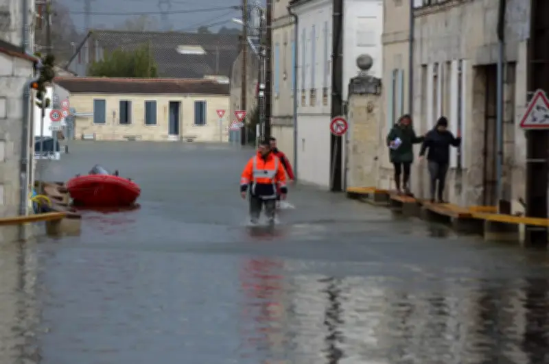 Inondations dans le Sud-Ouest : une situation inédite mais en voie d'amélioration