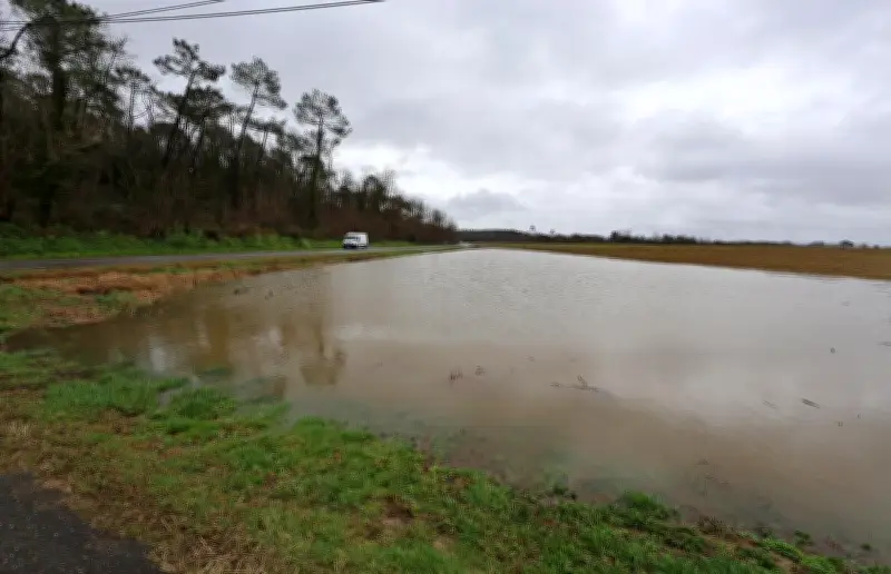 Inondations dans les Landes : un mois de pluie en un jour submerge champs et routes