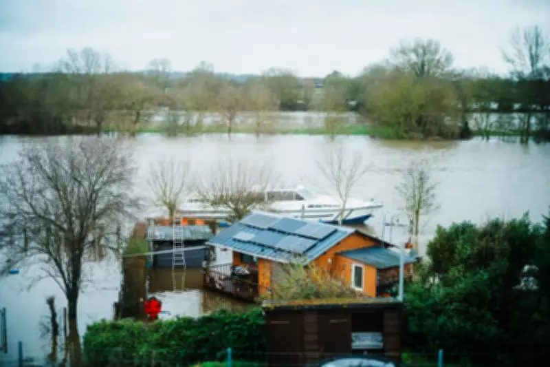 Inondations dans l'Ouest : la décrue se poursuit lentement, deux départements toujours en alerte rouge