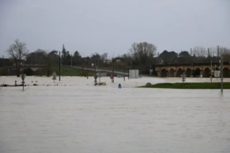 Inondations en Gironde : la SNCF ajoute des arrêts de train pour traverser la Garonne