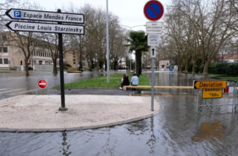 Inondations en Nouvelle-Aquitaine : la décrue s'amorce malgré des vigilances maintenues