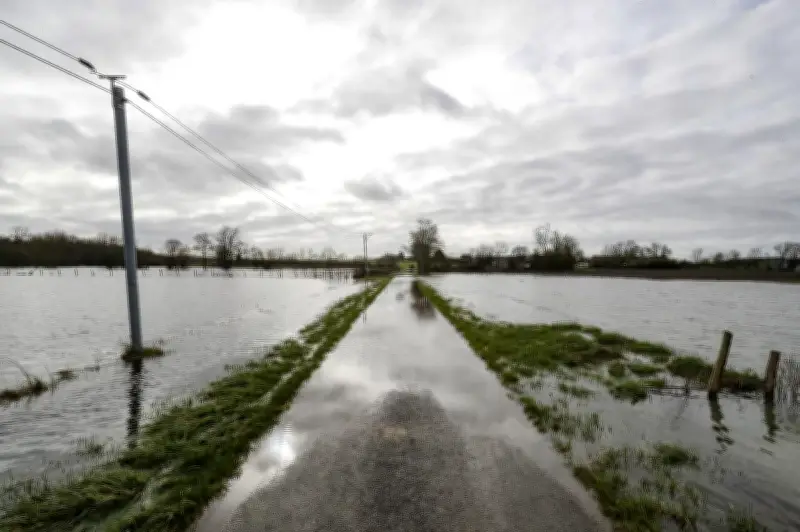 Inondations à Saintes : la Charente en crue submerge la région depuis une semaine