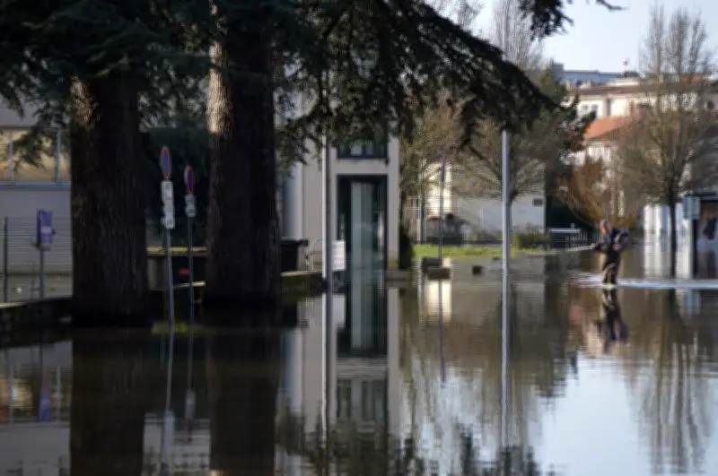 Inondations à Saintes : un cabinet médical assiégé par la Charente tente de maintenir ses soins
