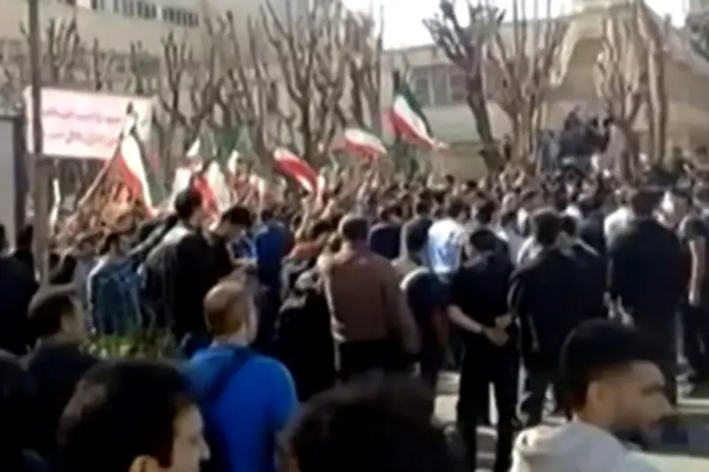 Iran : les étudiants reprennent les manifestations et reçoivent une mise en garde du pouvoir
