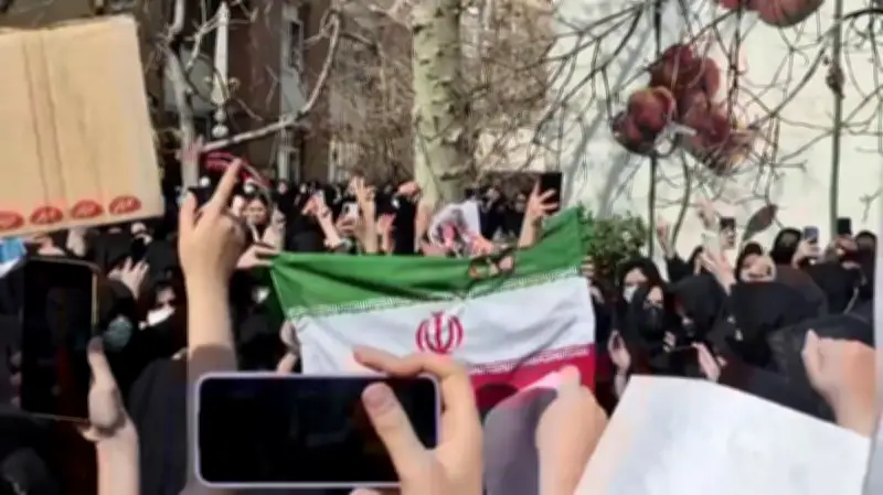 Iran : les universités redeviennent le cœur de la contestation entre monarchistes et loyalistes
