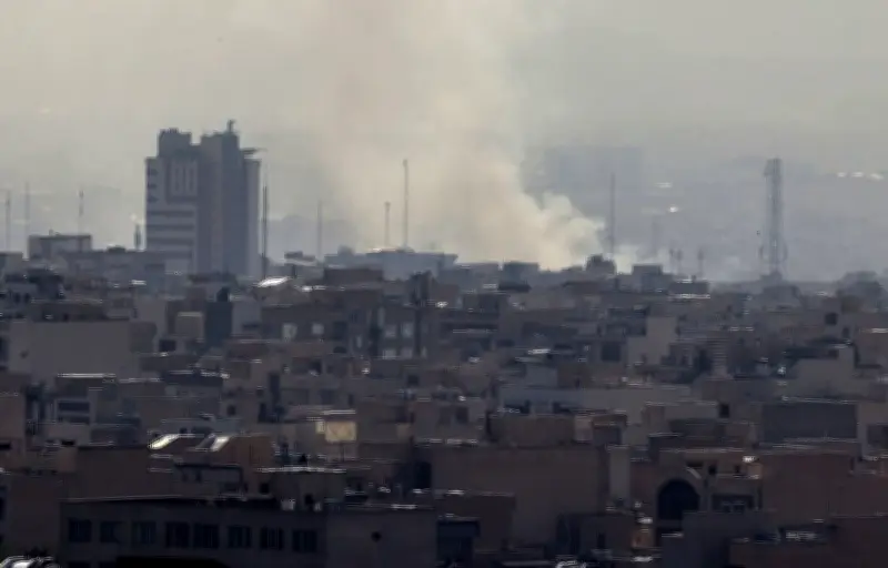 Iran sous le feu : frappes israéliennes et américaines plongent le Moyen-Orient dans la crise