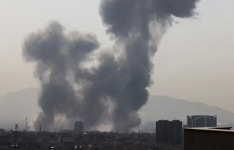 Israël et les États-Unis lancent des frappes préventives contre l'Iran