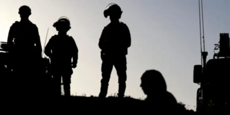 Israël frappe huit bases du Hezbollah au Liban, un adolescent syrien tué