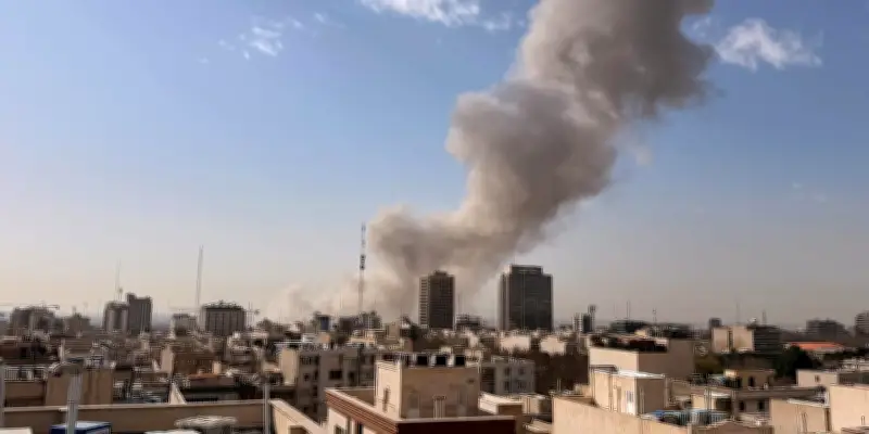 Israël lance une frappe préventive contre l'Iran, explosions à Téhéran