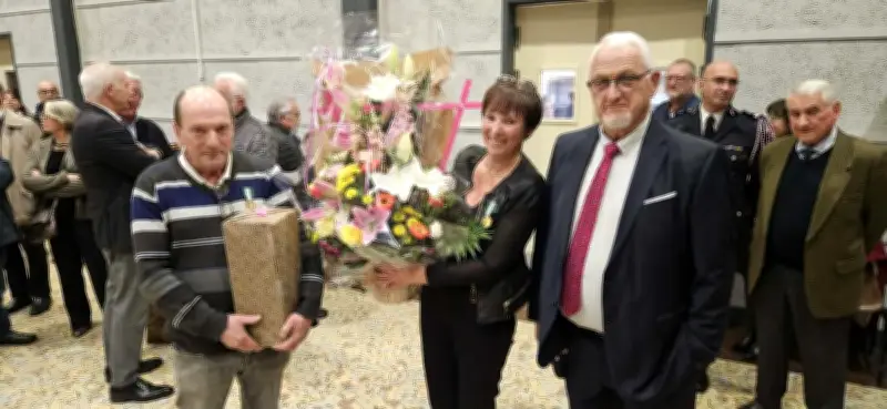 Jean-Michel Pasquon honore deux agents pour plus de trente ans de service à Puisseguin