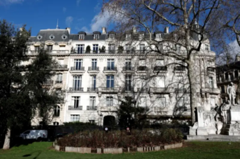 Jeffrey Epstein en France : comment le prédateur a tissé sa toile à Paris