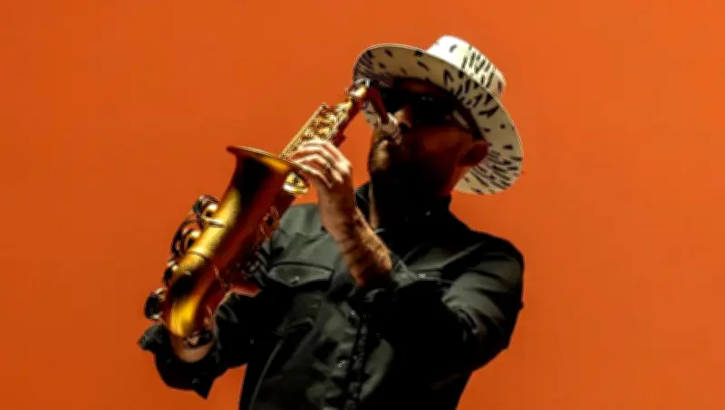 Jimmy Sax lance sa tournée 'Toi & Moi' après le succès du Symphonic Dance Orchestra