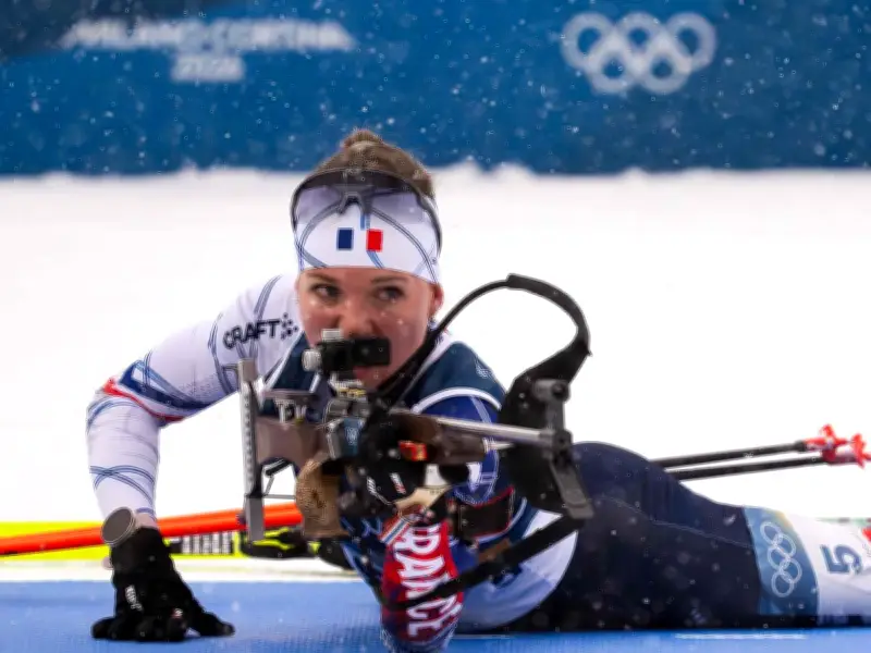 JO 2026 : Doublé français historique en biathlon avec l'or de Michelon et l'argent de Simon