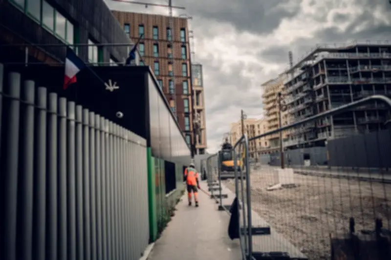 JO de Paris : des travailleurs sans-papiers dénoncent des conditions de travail dangereuses
