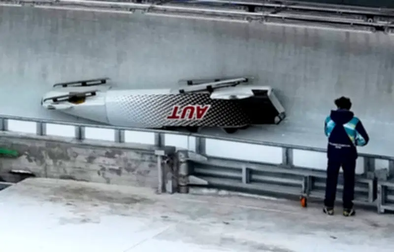 JO d'hiver 2026 : Nouvel accident grave en bobsleigh autrichien après la frayeur en short-track