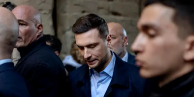 Jordan Bardella et le RN votent contre le prêt européen de 90 milliards d'euros à l'Ukraine