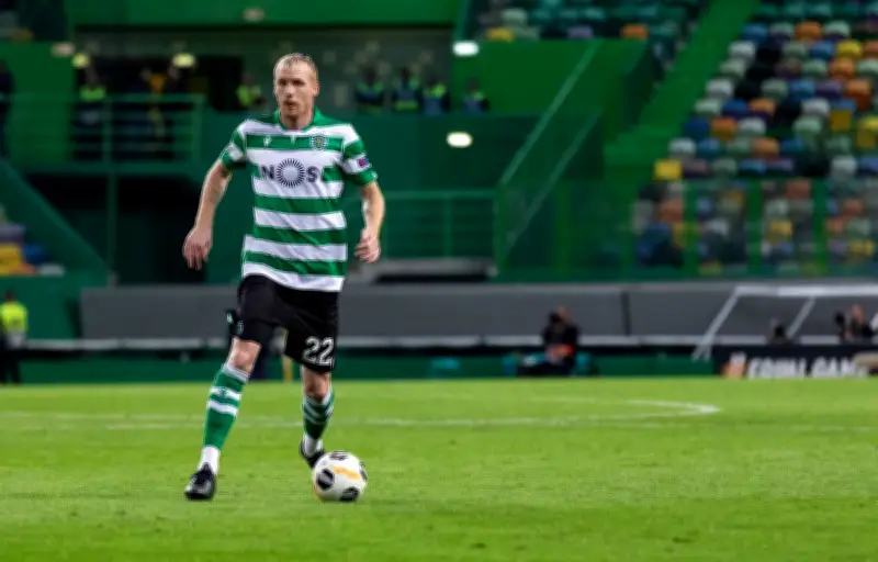 Jérémy Mathieu, de la gloire du foot à vendeur Intersport : une reconversion difficile