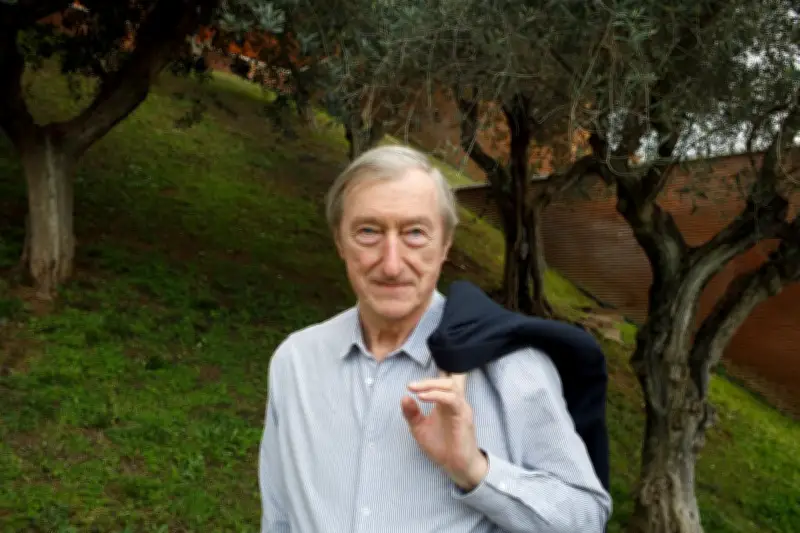 Julian Barnes explore les adieux dans son nouveau roman 'Tableau des départs'