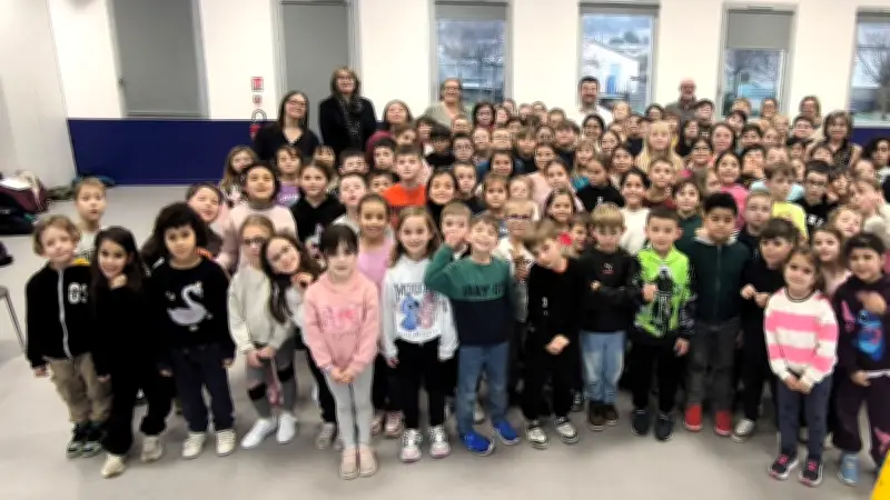 Julien Joubert en résidence artistique à l'école de Sernhac pour un opéra pédagogique