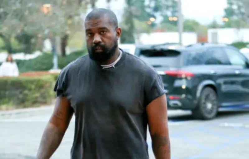 Kanye West de retour en Europe après douze ans d'absence, un concert sous haute tension