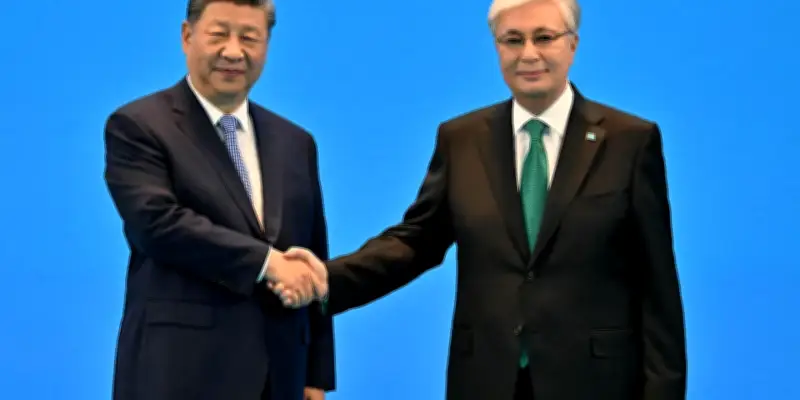 Kazakhstan : Des manifestants risquent 10 ans de prison après avoir brûlé un portrait de Xi Jinping