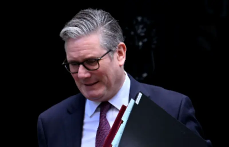 Keir Starmer résiste aux appels à la démission malgré le scandale Mandelson-Epstein