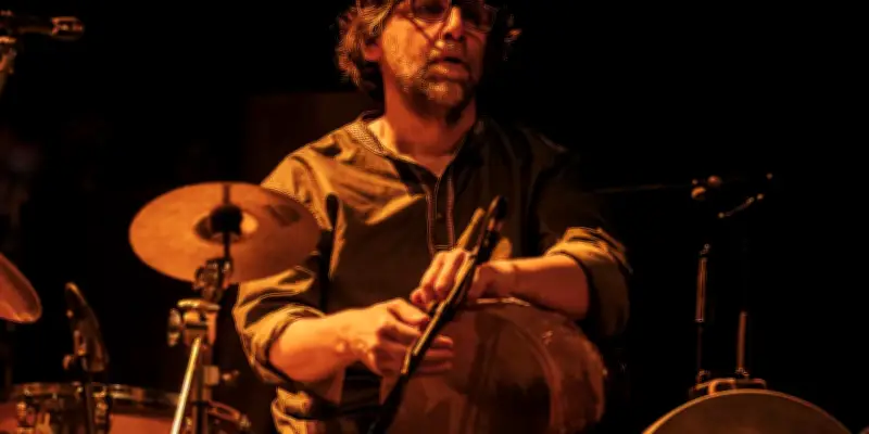 Keyvan Chemirani illumine Sons d'hiver avec son zarb persan en hommage à son père