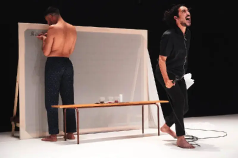 Komos Structura : deux œuvres bordelaises adaptées en fictions par France Culture