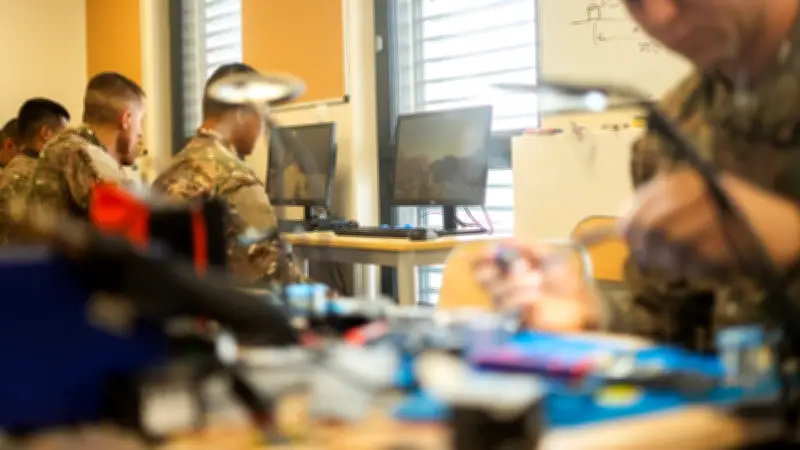 La 13e DBLE forge ses propres drones sur le Larzac : une unité d'élite au service de l'innovation militaire