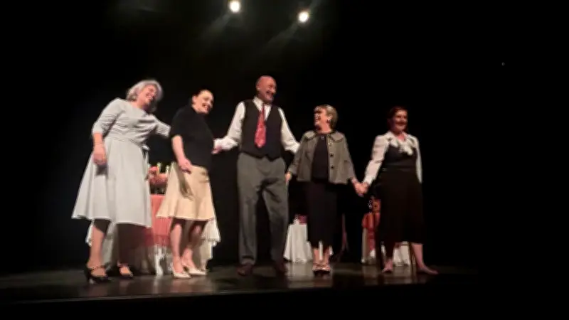 La compagnie Artifex triomphe avec 'La plus belle soirée de ma vie' à Courthézon