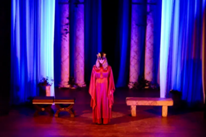 La compagnie Présence interprète 'Antigone' d'Anouilh au théâtre de la Pergola