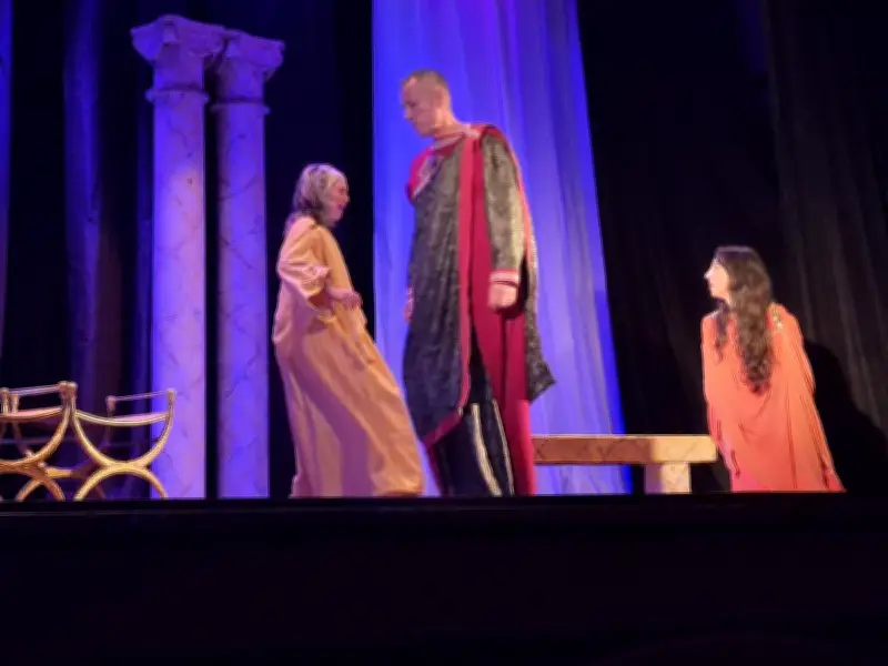 La Compagnie Présence interprète 'Antigone' de Jean Anouilh à Bordeaux