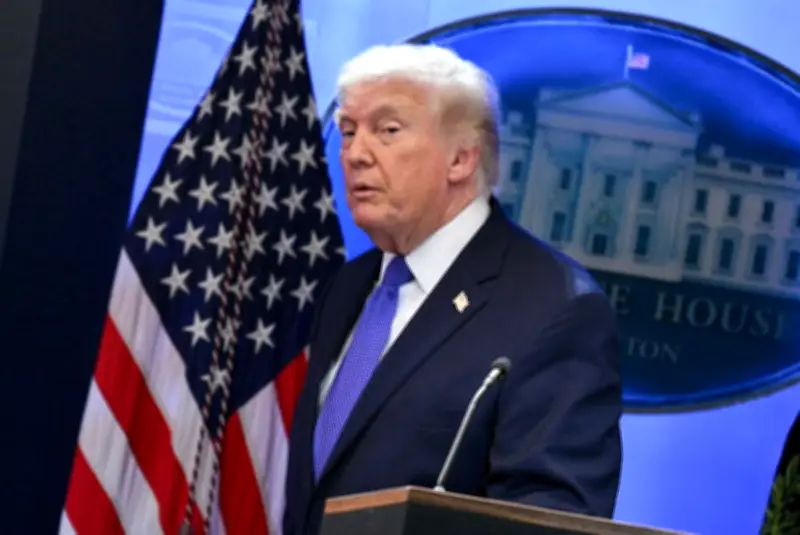 La Cour suprême américaine examine les tarifs de Trump : conséquences sur les remboursements et les négociations commerciales