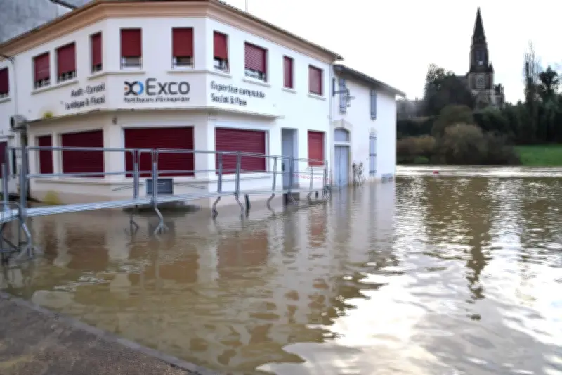La crue de la Midouze perturbe Tartas : marché annulé et crainte d'inondations