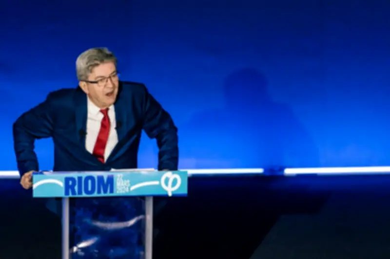 La double ligne Maginot républicaine face au RN et LFI : des remparts de papier ?