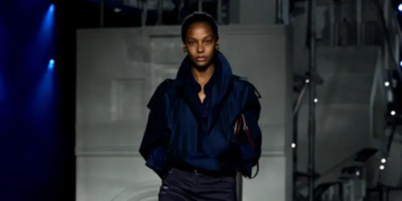 La Fashion Week de Londres 2026 : entre renouveau créatif et réinvention des icônes