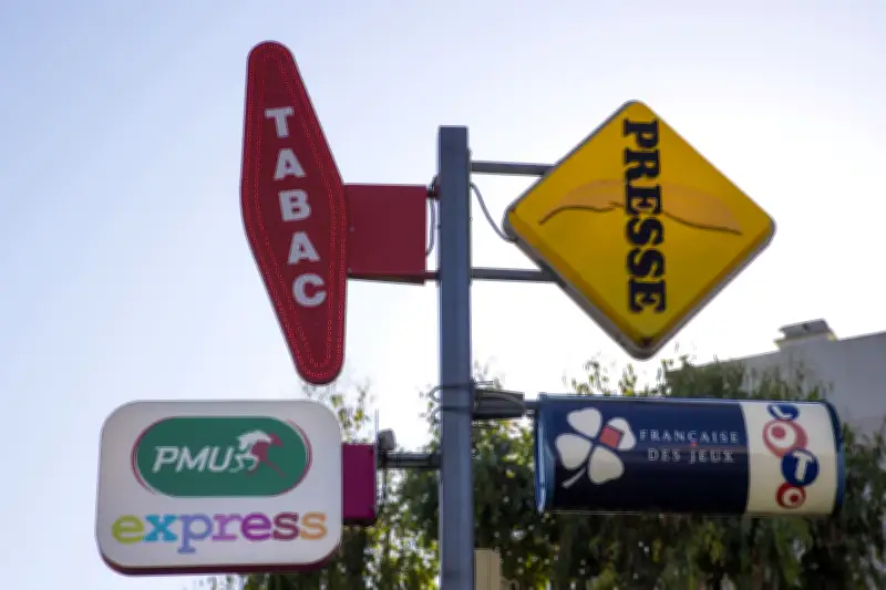 La fermeture des bars-tabacs, un facteur silencieux de la montée de l'extrême droite en France