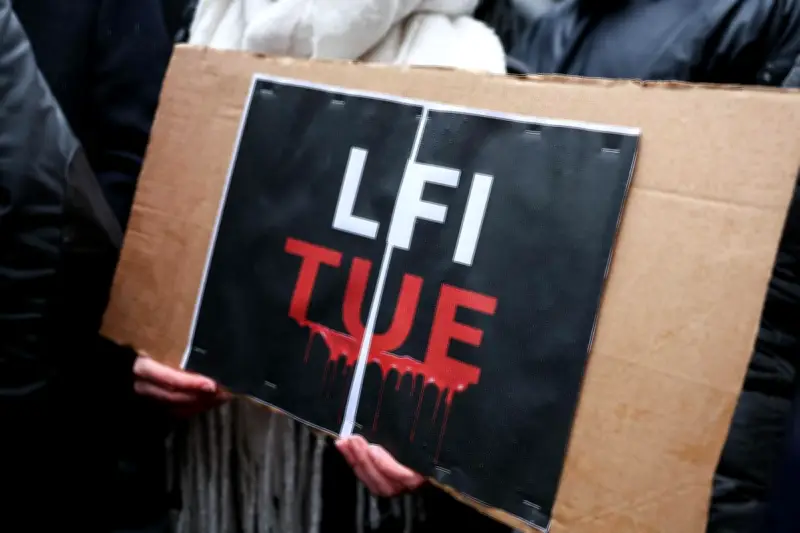 La France insoumise sous le feu des critiques après la mort d'un militant à Lyon