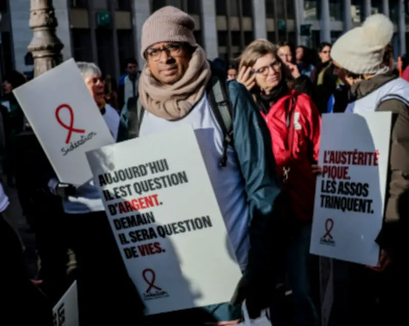 La France réduit drastiquement son financement de la lutte mondiale contre le sida