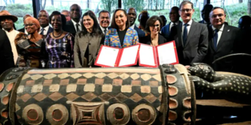 La France restitue officiellement le tambour Djidji Ayôkwé à la Côte d'Ivoire